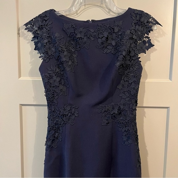 NWT Lela Rose 2 Navy Blue Lace-Embroidered Wool Crepe Sheath Midi Dress $1590 - Picture 2 of 6